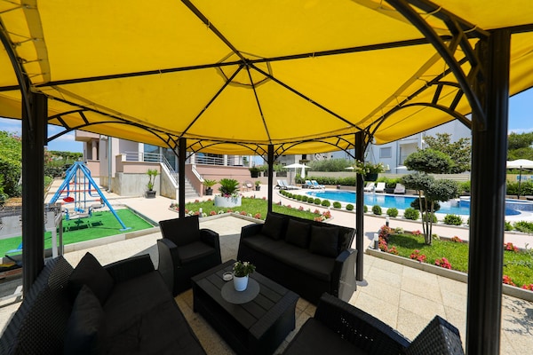 Exclusively Furnished Apartment Upstairs Waiting For You - Biograd na Moru