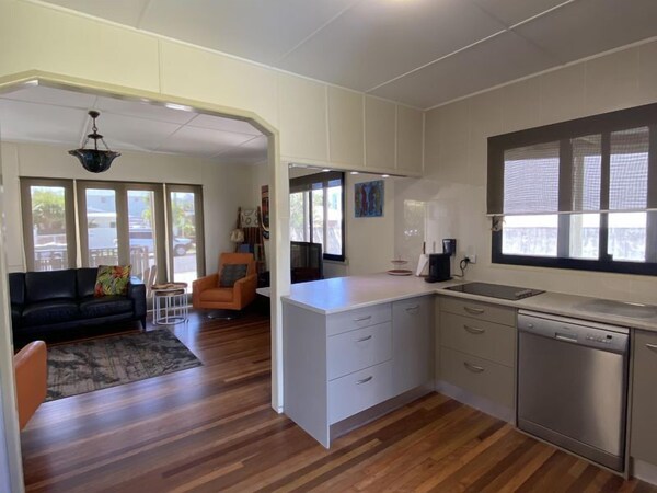 Pet Friendly Beach Shack In The Heart Of Cotton Tree - Maroochydore