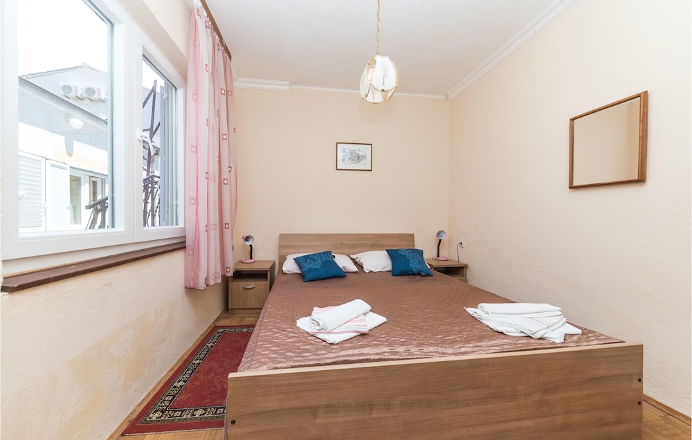 2 Bedroom Accommodation In Okrug Gornji - Seget Vranjica