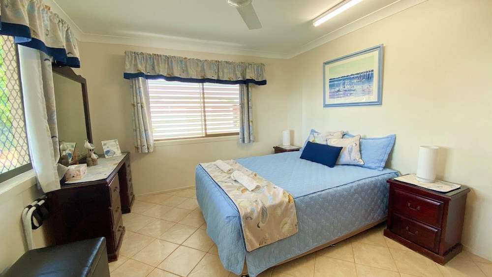 Utopia - Burrum Heads- Riverfront - 5br- Aircon- Pets Welcome - Woodgate