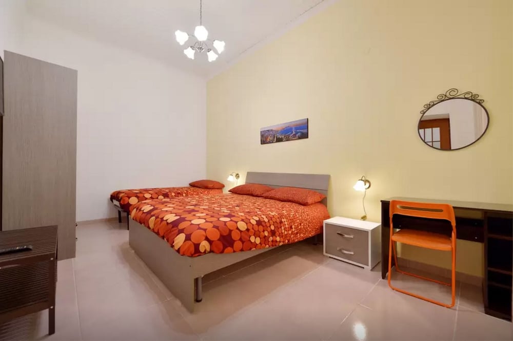 Apartment Near The Cathedral Of Naples - Naples Airport (NAP)