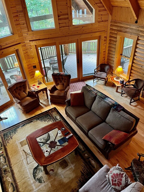 Spectacular Log Home...12 Acres On Private Cove, Lakefront - Table Rock Lake