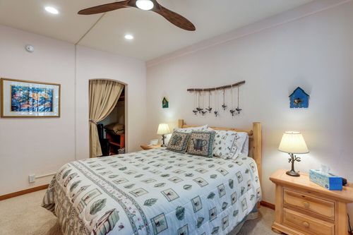 Lake Gregory Regional Park, Crestline airbnb, hotels and vacation rentals