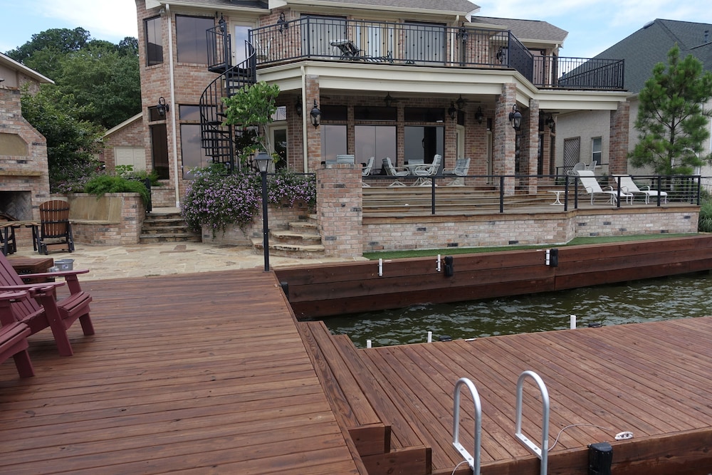 Prachtig Verbouwd Lakefront Vakantiehuis - Conroe, TX