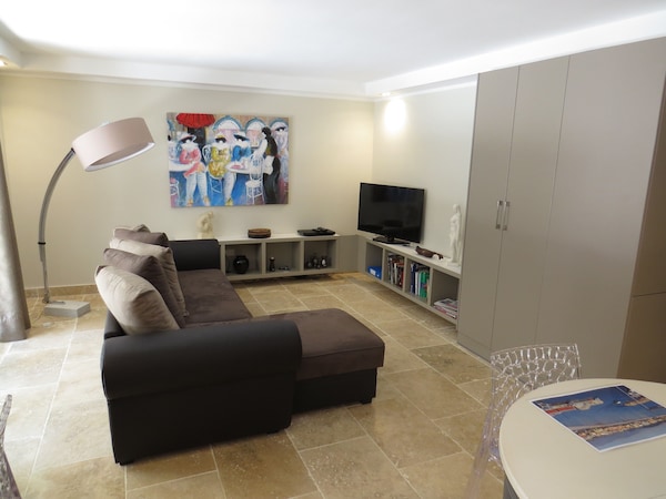 - Charmant Appartement Dans Villa De Style Niçois Traditionnel Avec Piscine - Saint-Laurent-du-Var