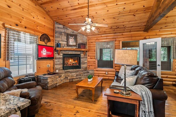 King Bed, Fireplace, Wooded Views And No Cleaning Fees! | A3 - Rockaway Beach, MO