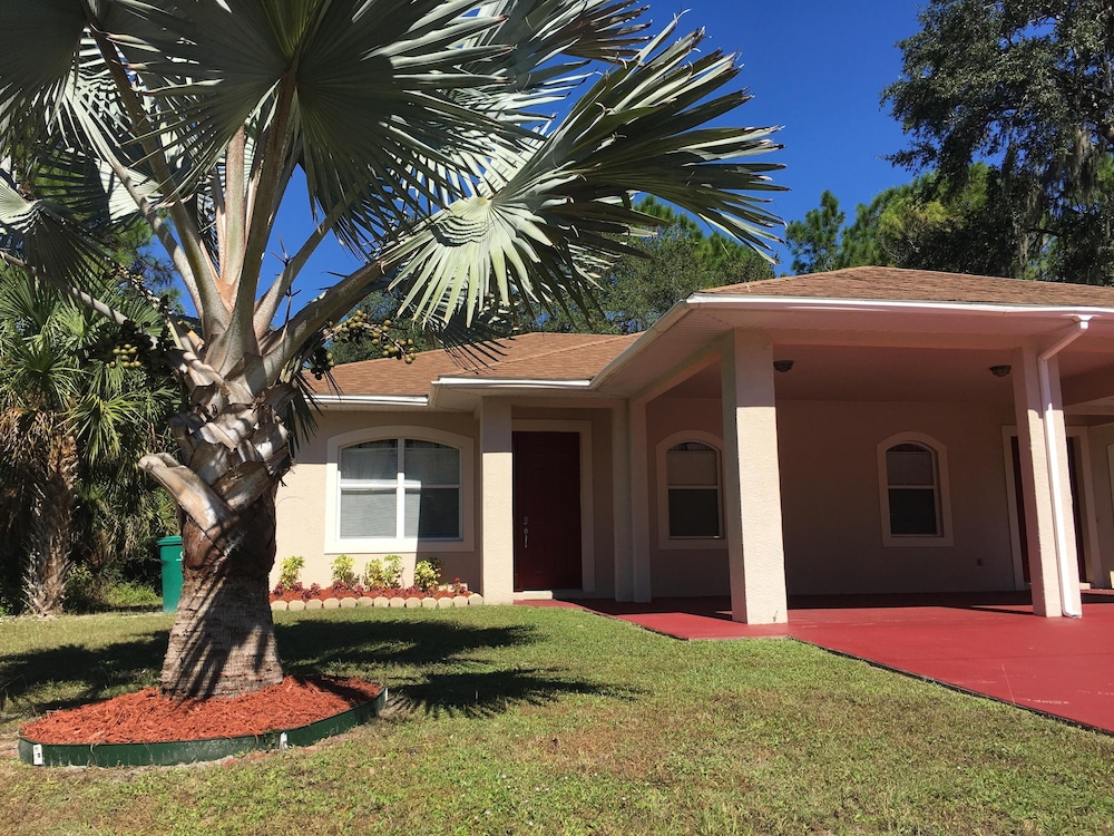 Silver Palm Cottages Is A Beautiful Duplex Located In Port Charlotte Florida - Port Charlotte