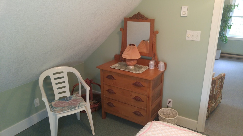 2 Bedroom Wiffen Cottage - Ontario