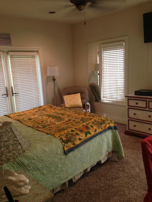 Boerne Hill Country 3000 Sq Ft Guest House With Pool On 5 Enclosed Acres, Sleeps 12 - Boerne, TX