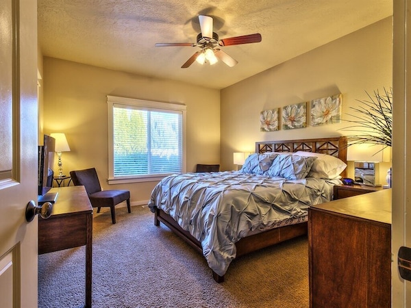 Relocation Specialists, Community Pool, Close To Everything In Treasure Valley! - Boise, ID