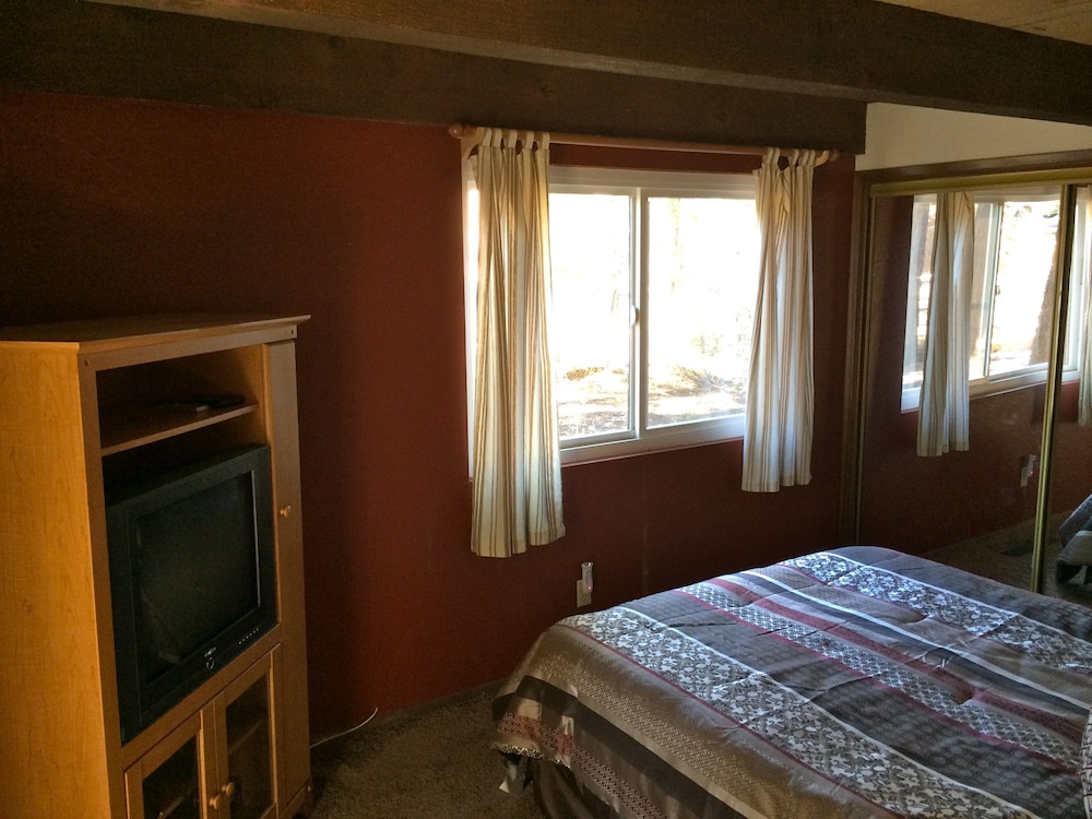 Centrally Located And Within Walking Distance To Snow Summit! - Big Bear, CA