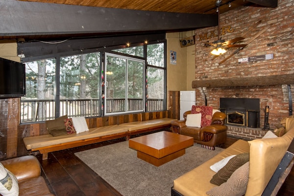 Beautiful Chalet With Deluxe Hot Tub And Sauna - Collingwood