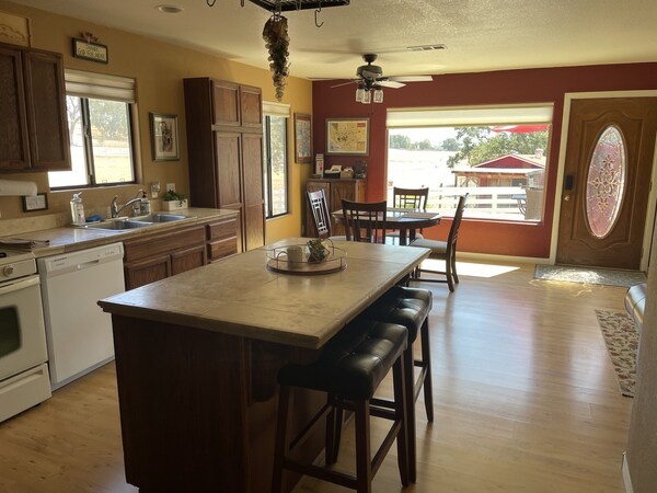 46w/winery Close, Bocce! Perfect For 1 Couple, Multi-adult, Family! Dog Friendly - Paso Robles, CA