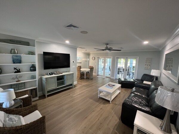 Home Completely Renovated In 2023! Heated Pool & Outdoor Kitchen By Beach & Town - Delray Beach, FL
