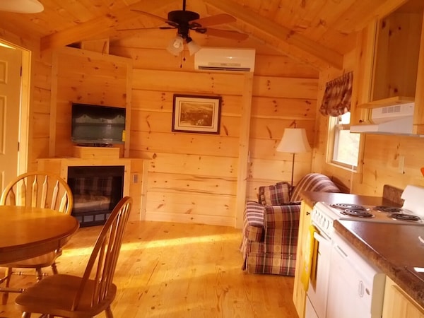 Little Switzerland Cabin For Romance And Soul Shine! - Mount Mitchell State Park, Burnsville