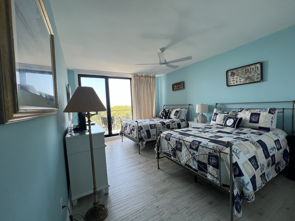 Oceanfront Top Floor Condo, Sunrises, Dolphins, Breezes, Three Private Balconies - Kiawah Island, SC