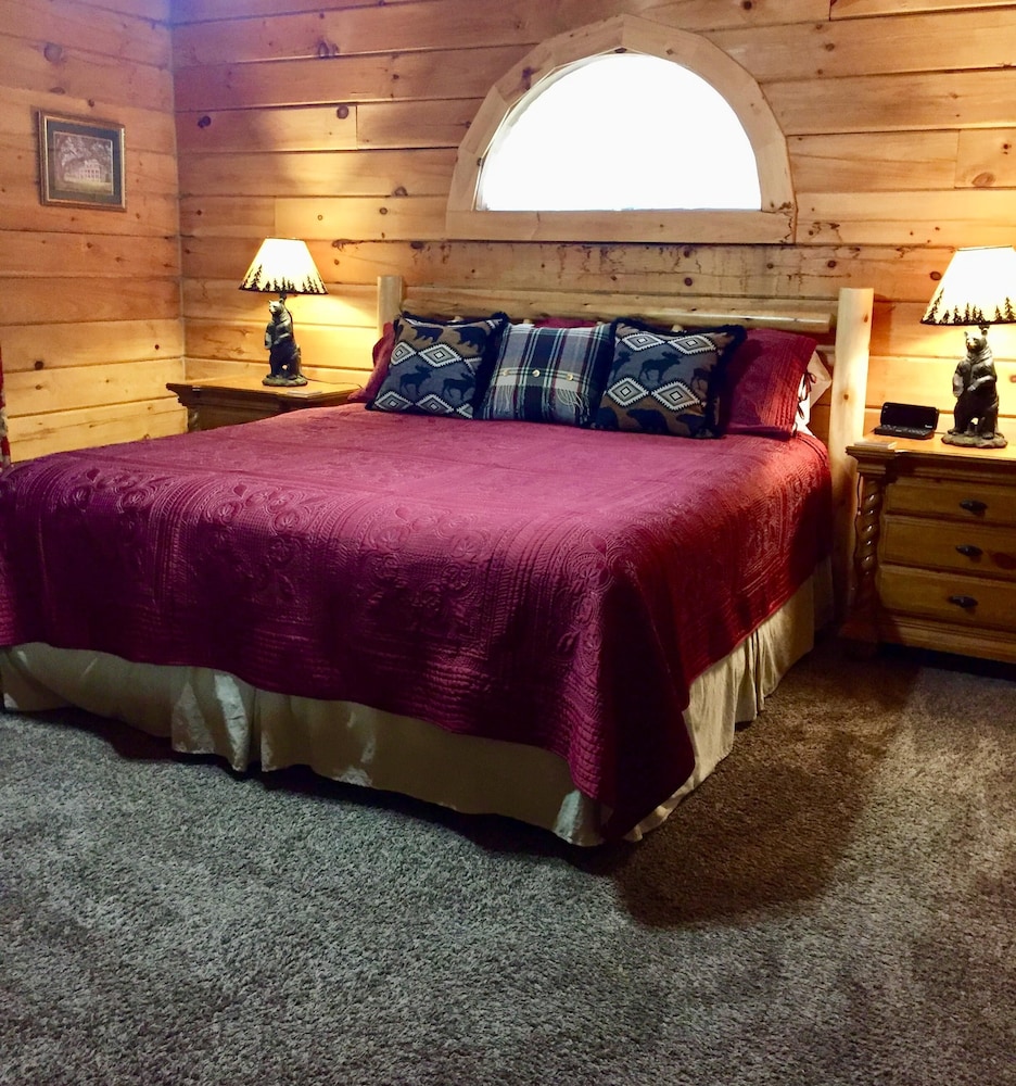 Shawnee: Log Cabin By Branson- Fireplace & Hottub - Missouri