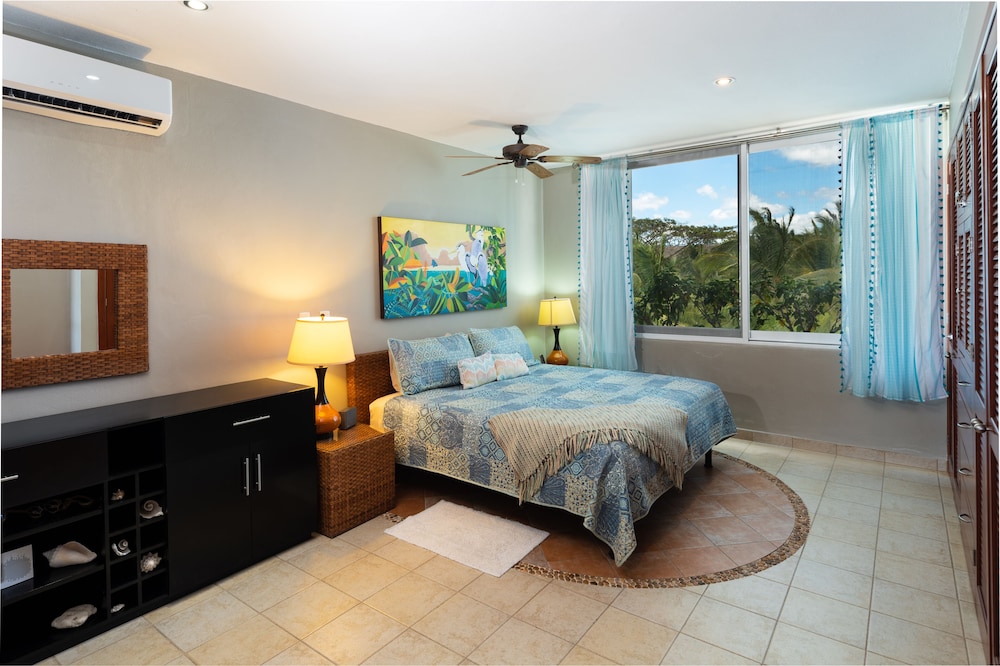 Great Condo! Beach Front W/ Ocean View!  5-star Accommodations Won't Disappoint - Cozumel