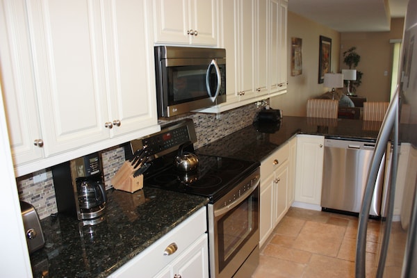 Relax In The Prestegious Community Of Canal Corkran W\/ Pond Views And Pool - Rehoboth Beach, DE