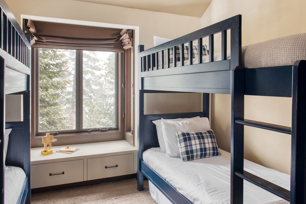 Bronson By Avantstay | Luxurious Home On The Slopes! - Donner Lake, CA