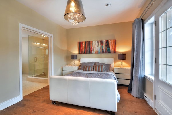 Luxurious 2 Bedroom,  2 Balconies, 2 Bath Condo- Hi-speed Wifi With Free Parking - Lasalle
