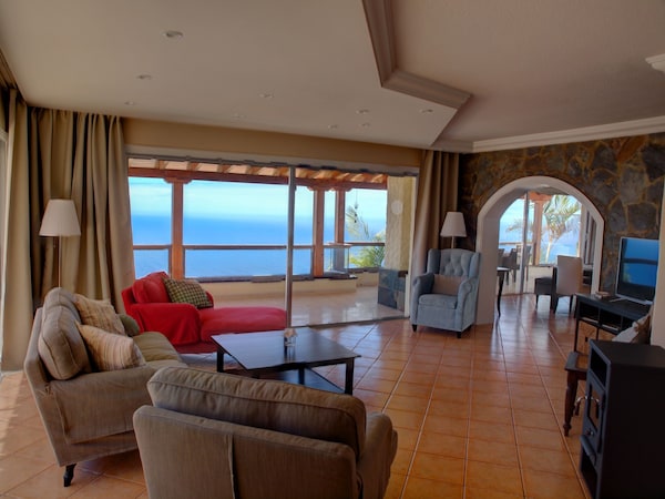 Villa In Una Posizione Tranquilla Con Splendida Vista Sull'oceano Atlantico E Piscina Privata - El Sauzal