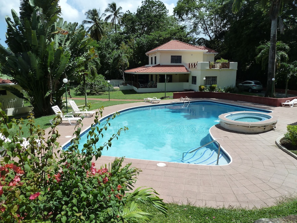 Mahogany Villa - Luxury Villa Situated In Beautiful Tropical Gardens - 多巴哥島