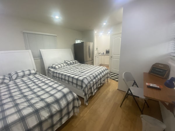 2 Queen Beds \/ 1 Bath, Back House, Furnished Studio, Kitchenette, W\/d, Patio\/bbq - Westchester - Los Angeles