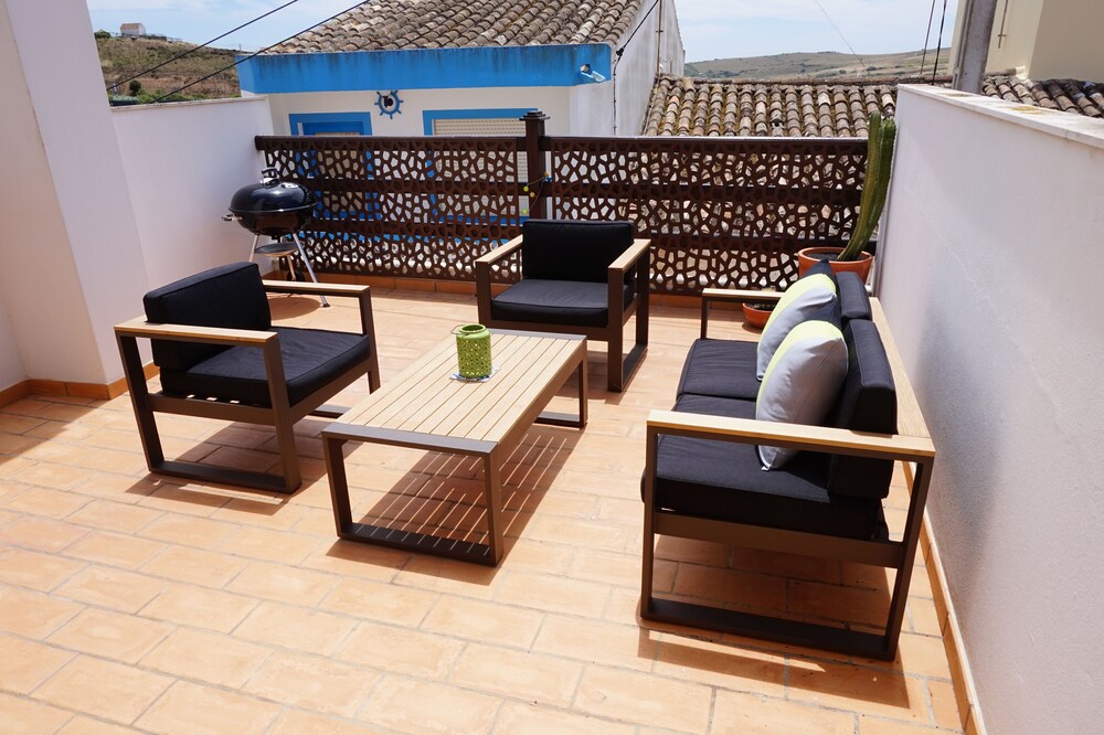 Lovely Village House Close To Many Beaches. Large Private Sunny Roof Terrace. - Portugal