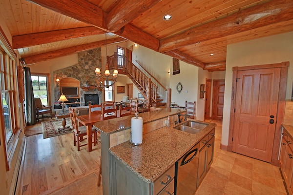 Beautiful Designer Home With Views Of The Ski Area And Surrounding Mountains! - Winter Park, CO