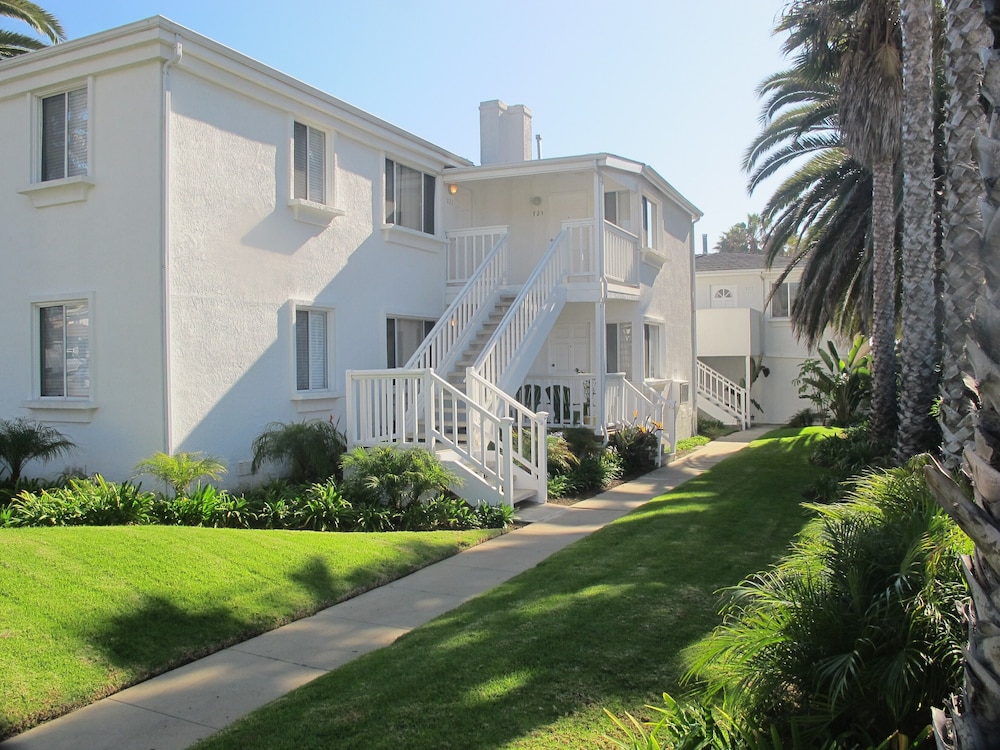 Chic Beach Apartment..steps To The Sand...newly Renovated - Shelter Island - San Diego