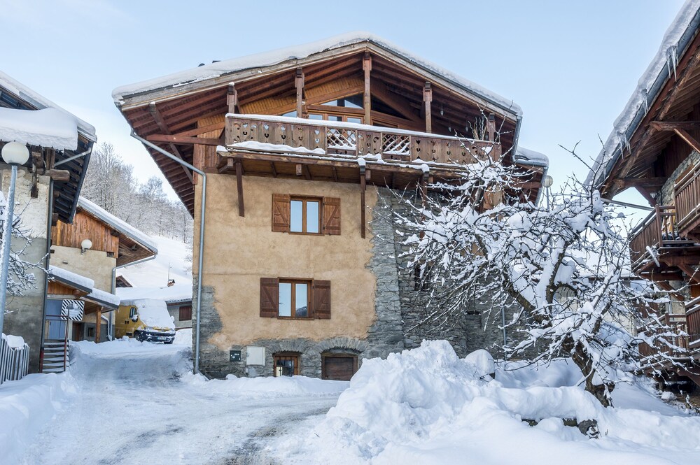 Catered Ski Chalet: 260 Year Old Farmhouse With Stunning Mountain Views - La Plagne