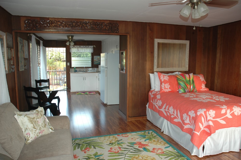 Vintage Beachfront Studio Apartment Right On Charley Young Beach - Hawaii