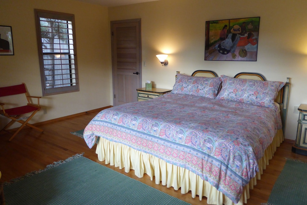 A Gem! Light Filled Contemporary Home. Sleeps 4. Minutes From Beach. Wi-fi! - 마린 카운티