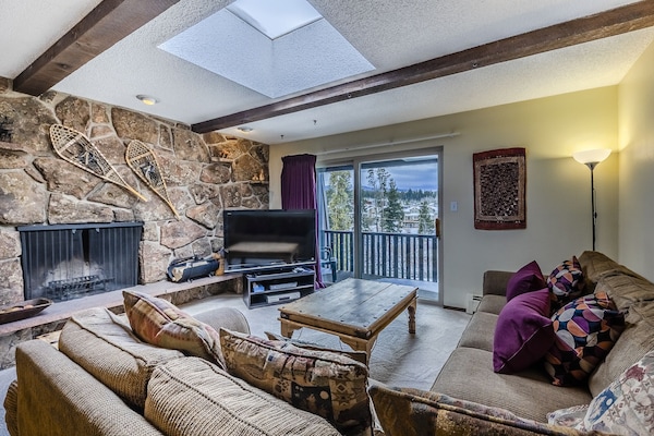 Rustic Condo In Downtown Wp W/access To Rec Center W/pool, Hot Tub And Games - Winter Park, CO