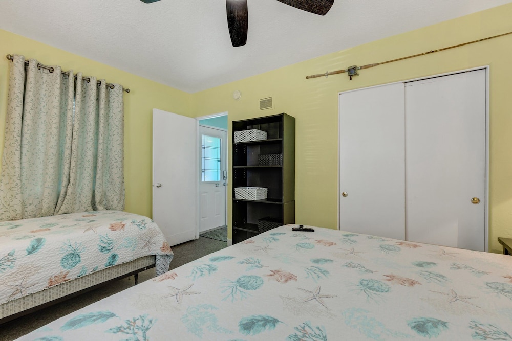 Captain's Quarters - Weekly Rental apts - Clearwater Beach