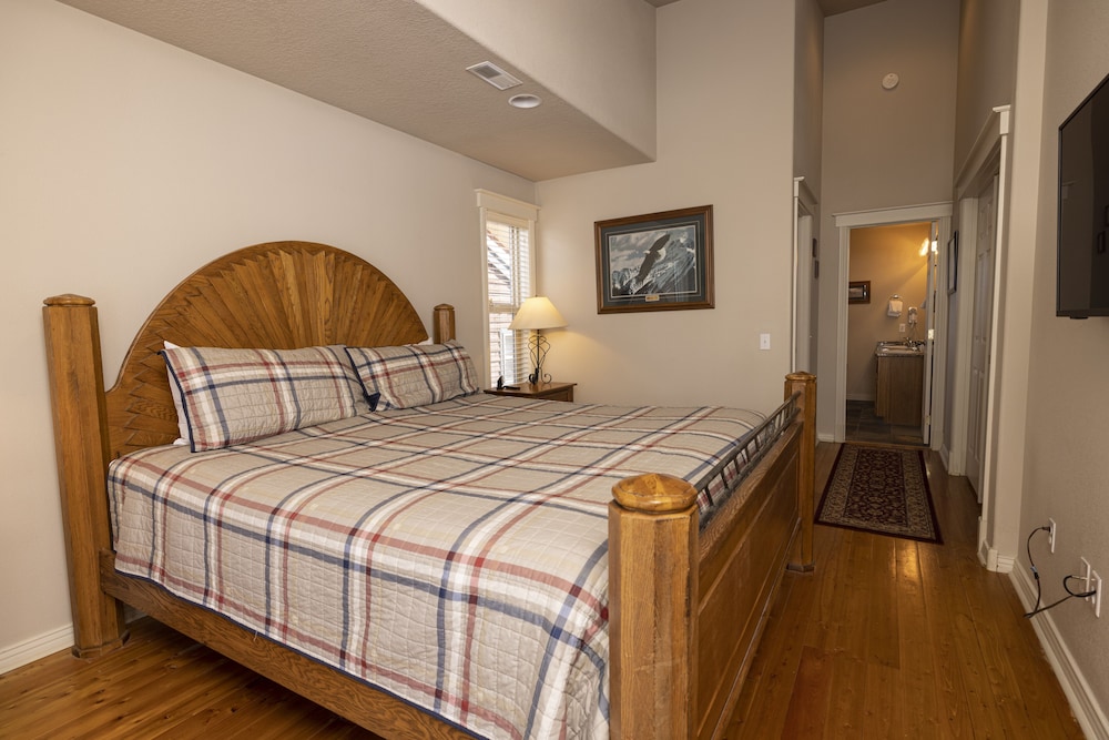 ウッドラン306bは、スキーイン/スキーアウトのアクセスが可能な豪華な4ベッドルーム、4および1/2バスのタウンハウスです。 - グレイシャー国立公園, MT