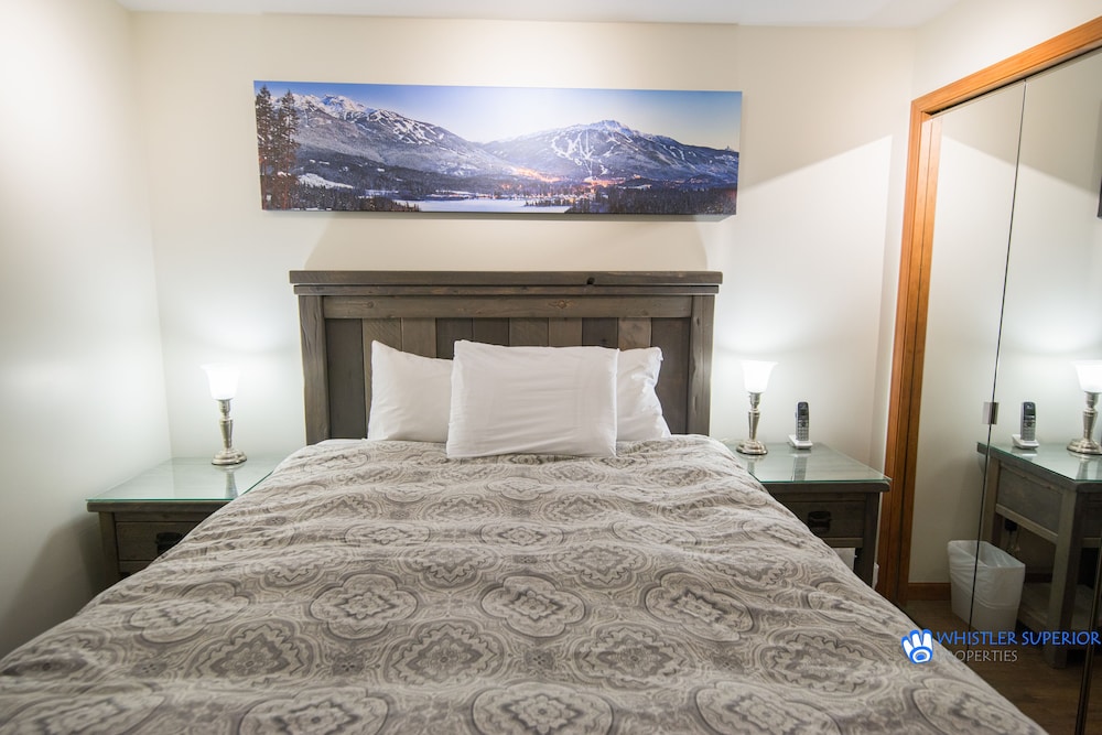 Deluxe, Modern Whistler Village Condo. Bbq And Pool & Hot Tub Access. Wifi - Whistler