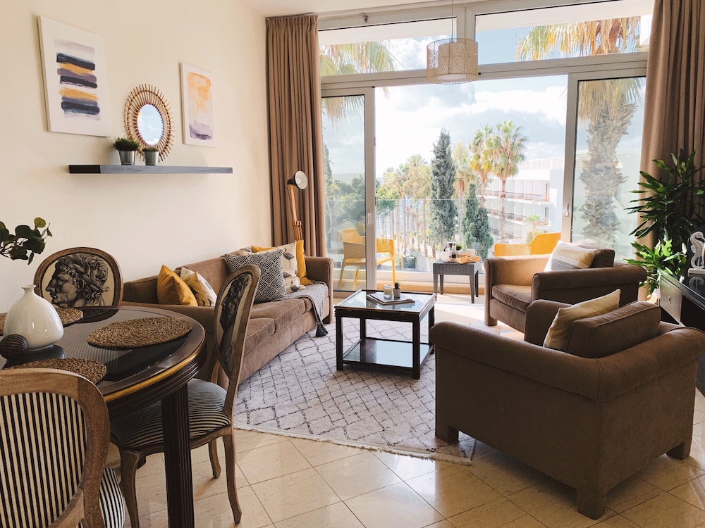 Poseidon's Luxury Apartment - Paphos