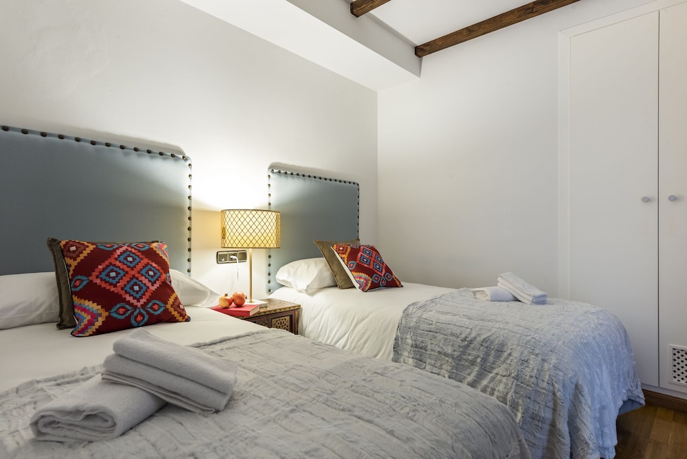 Stylish Apartment Amazingly Located. Bib Rambla - Granada, Spain