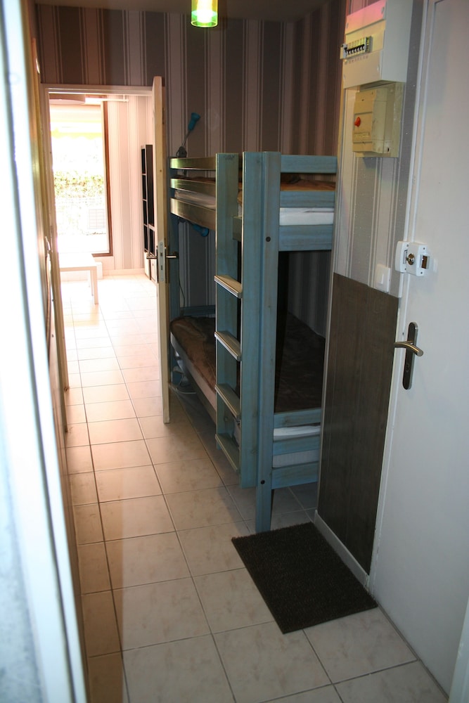 T2 + Sleeping Area, Terrace, 7 Mins From The Sea, Private Parking. Air Conditioning Wifi Washing Machine. - La Grande-Motte