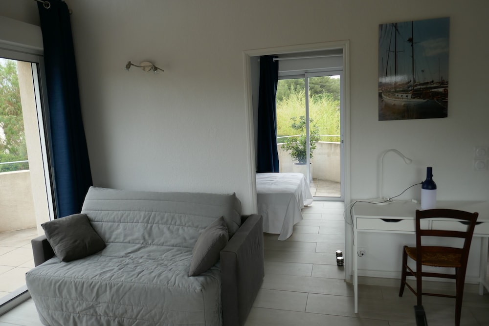 Appartement Confortable,40 M2, Climatisé, 3 Terrasses,350 M De La Plage. Parking - Saint-Cyr-sur-Mer