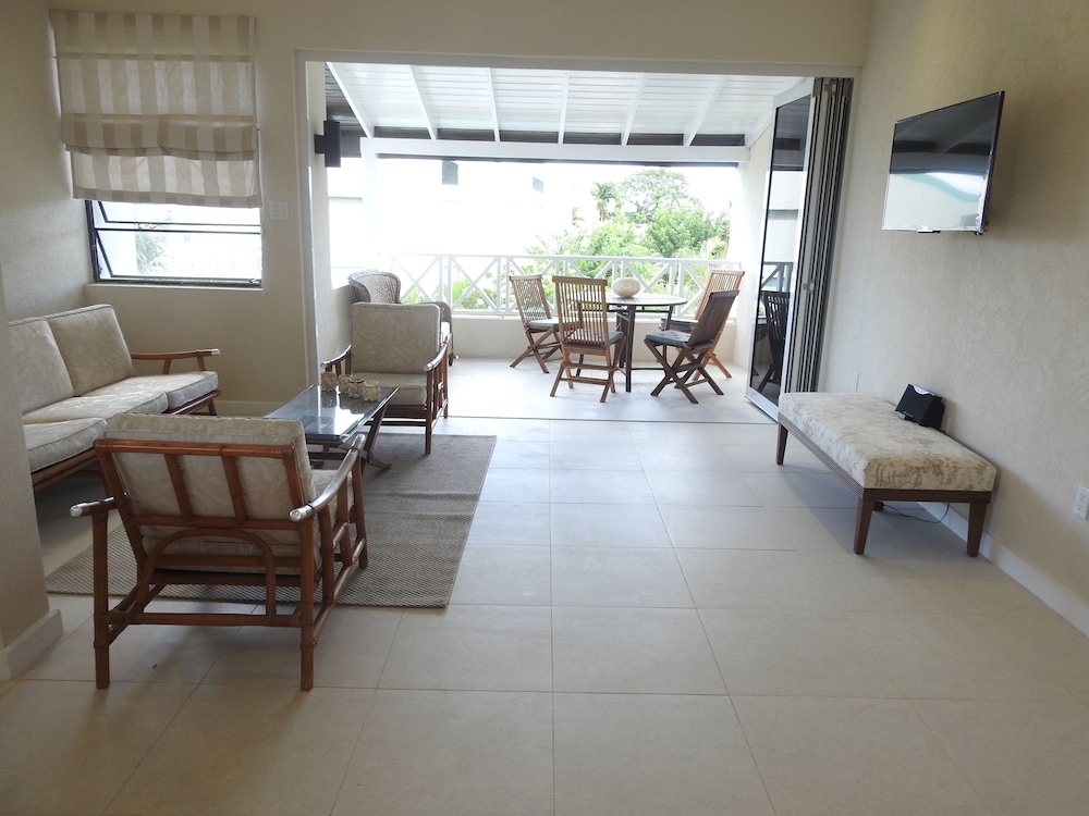 Modern Luxury Condo With Seaviews, Pool, Close To Beach, South Coast, Good Wifi - Worthing
