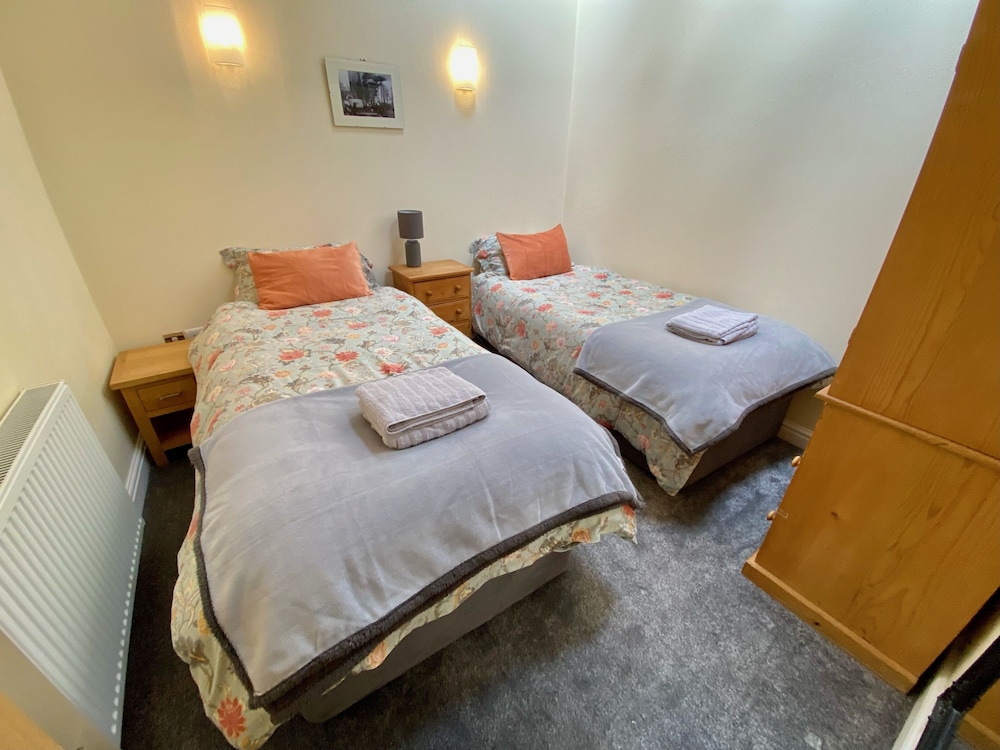 Ground Floor Apartment Close To Town Centre - England