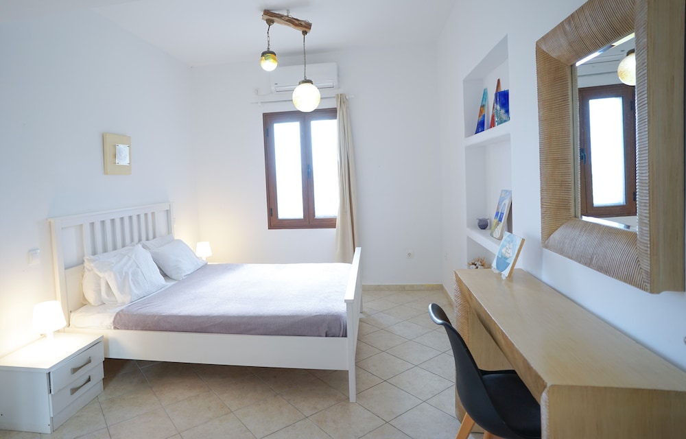 Apartamento Soleado De 60m2 En Fira Con 2 Habitaciones, Cocina Y Terraza - Santorini