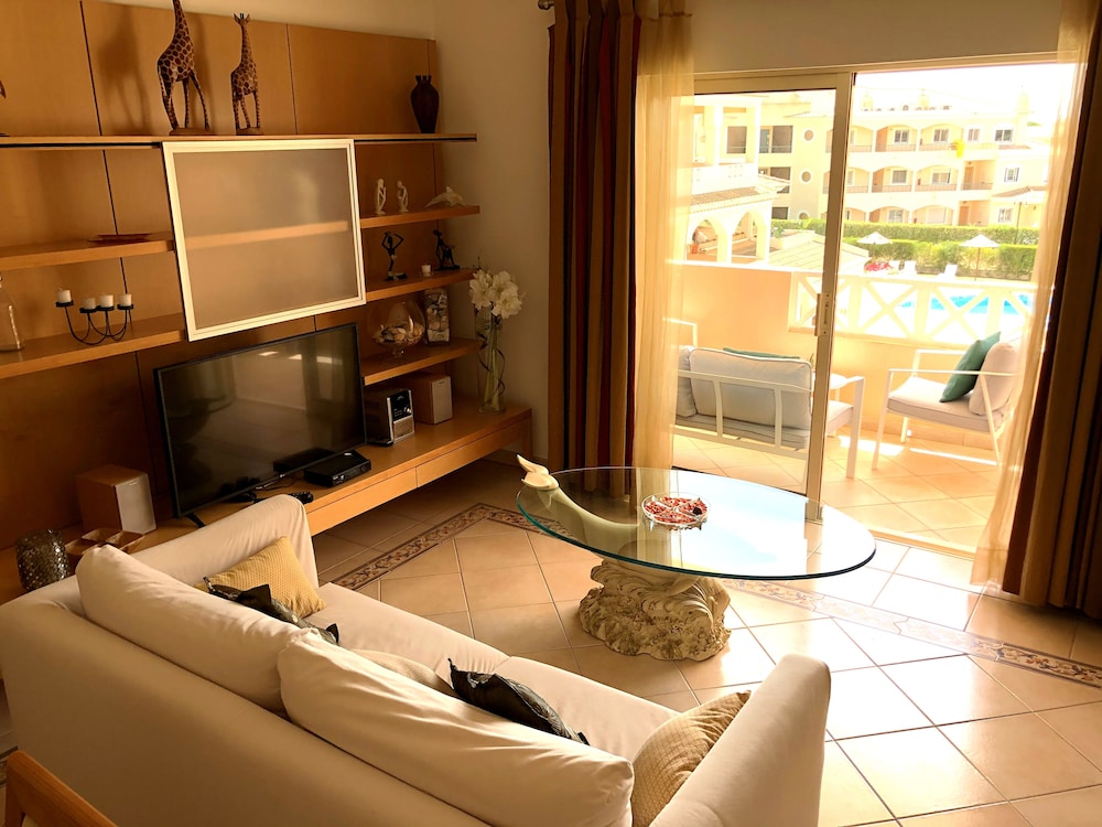 Modern 2b/2b Apartment In Private Condo With Pool, 2 Balconies, Parking, Gardens - Vilamoura
