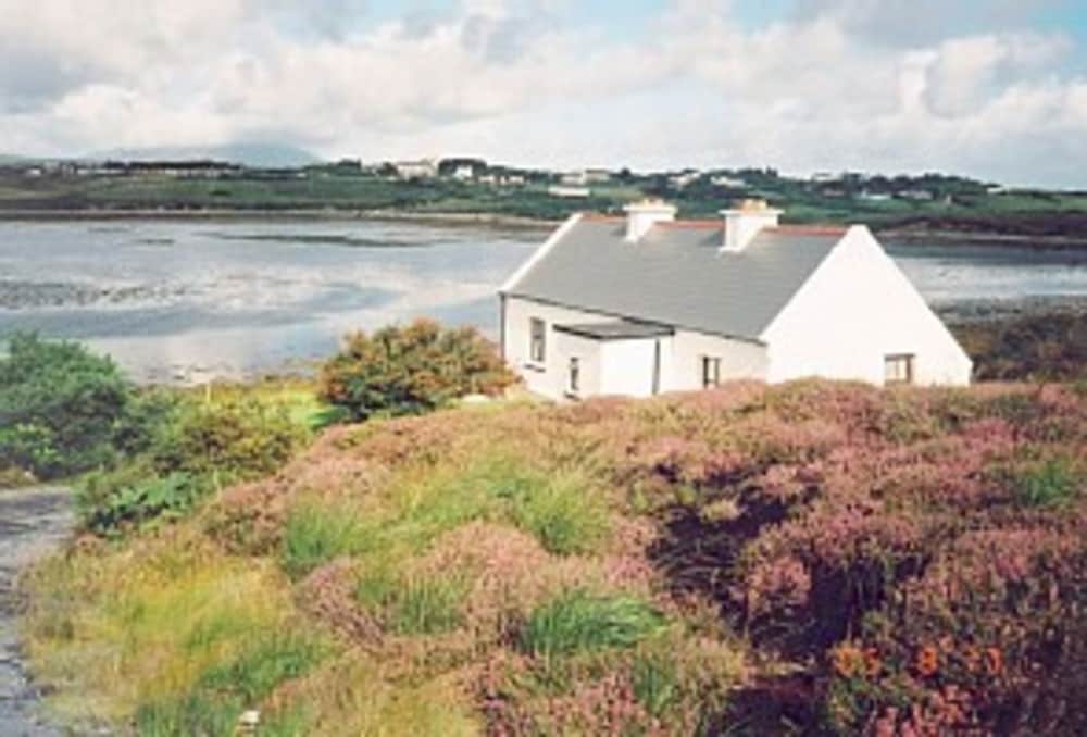 Shore Cottage - An Artist's Paradise - Mayo