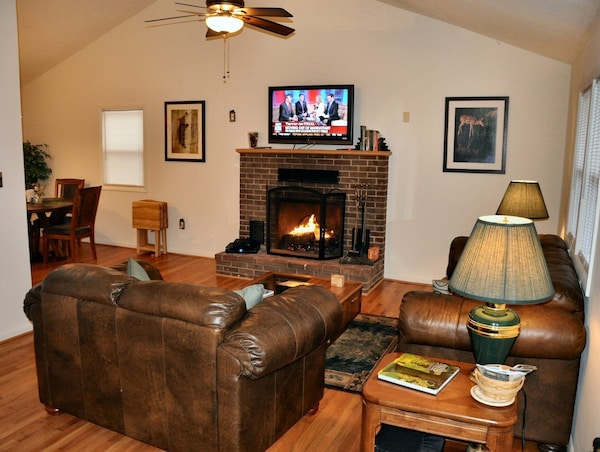 Bear Bluff- Your Pet Friendly Home Away From Home On The Shenandoah River! - Rileyville, VA