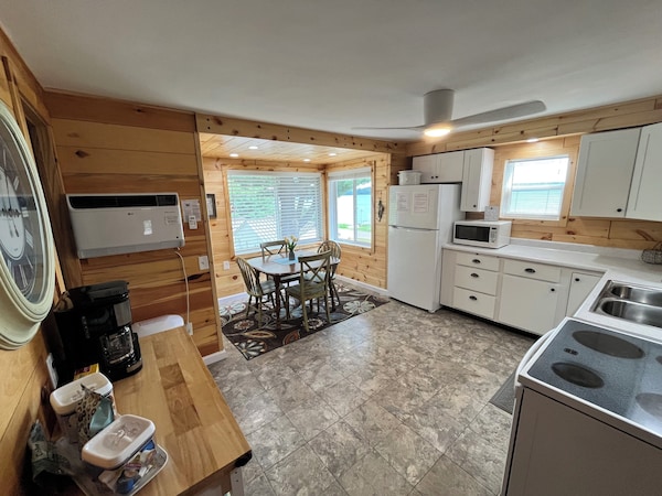 Lakefront, Second-floor, Immaculate Suite With Spectacular Views - Minocqua, WI
