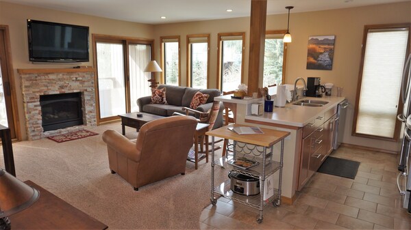Remodeled Condo With Gorgeous Views & Outdoor Activities - Idaho (State)